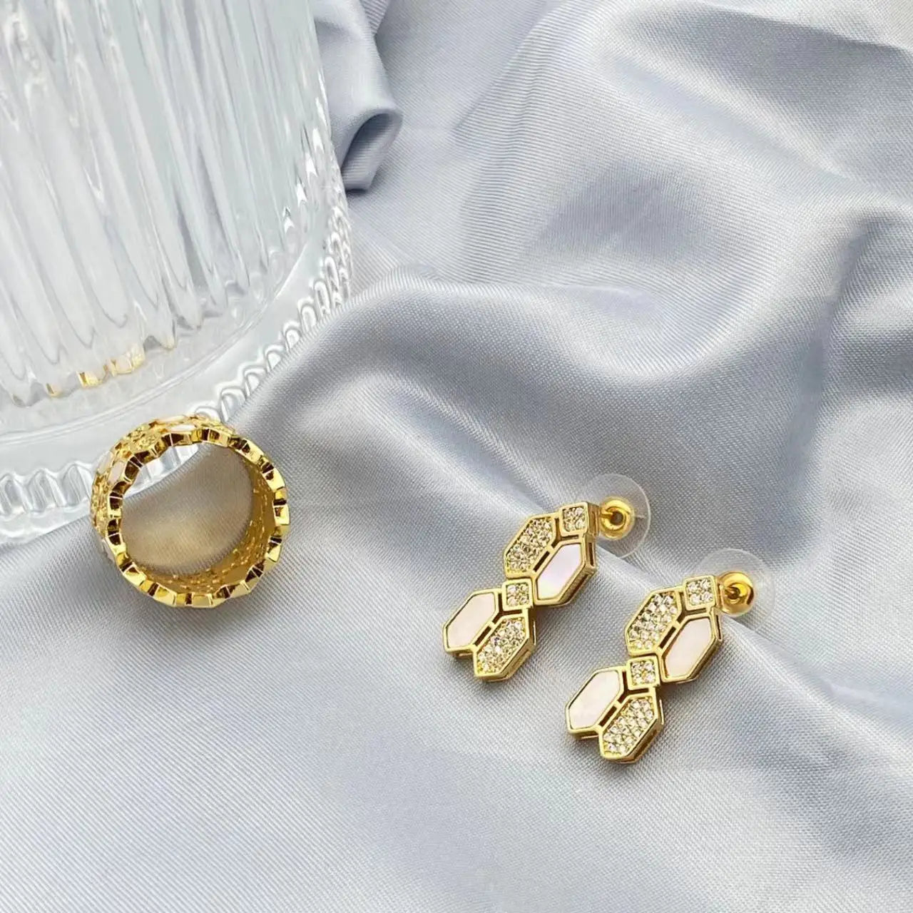 M&T Wear – 18K Plated CZ & White Shell Luxury Jewelry Set for Women