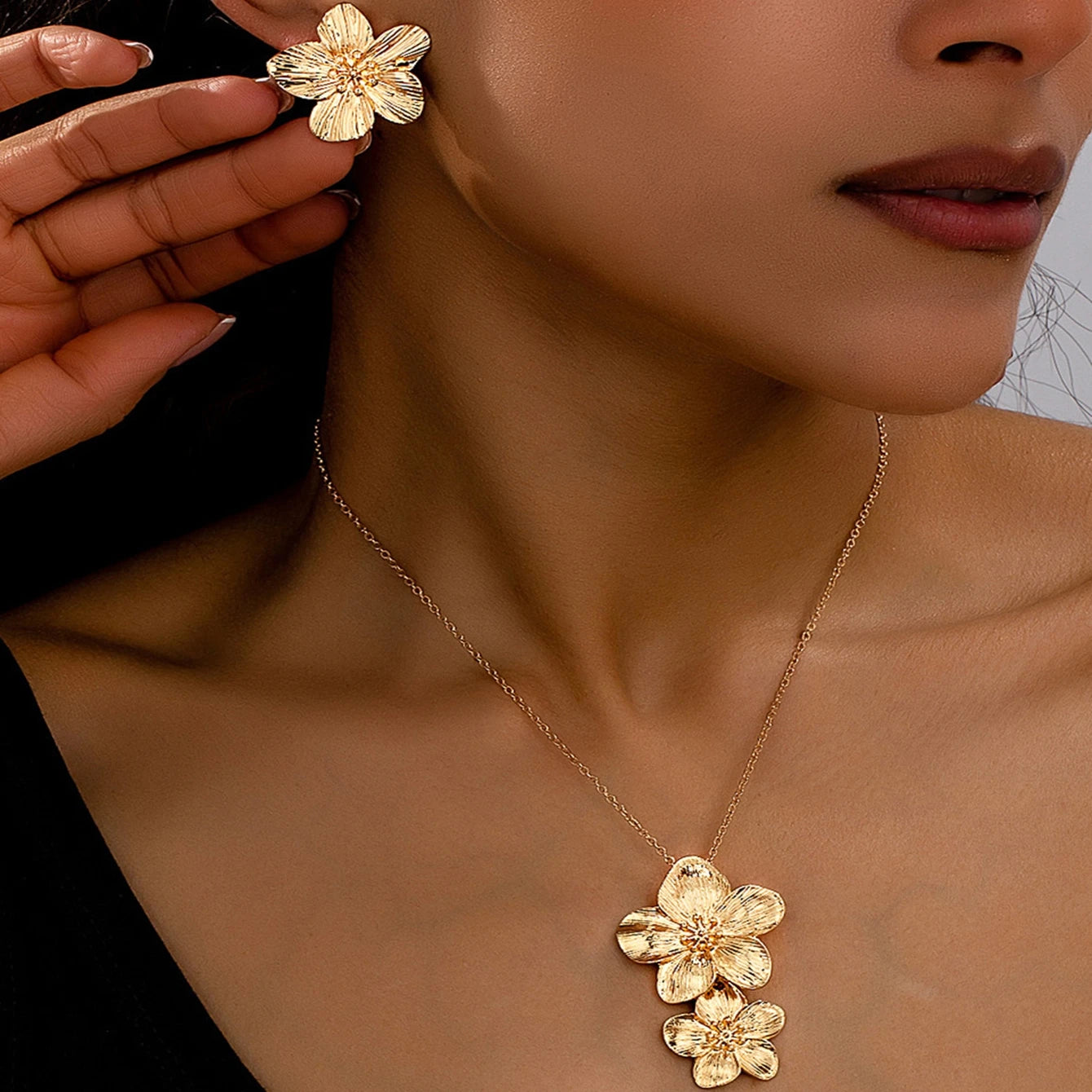M&T Wear - Flower Women's Jewelry Set, Necklace & Earrings for Daily Wear and Gifts