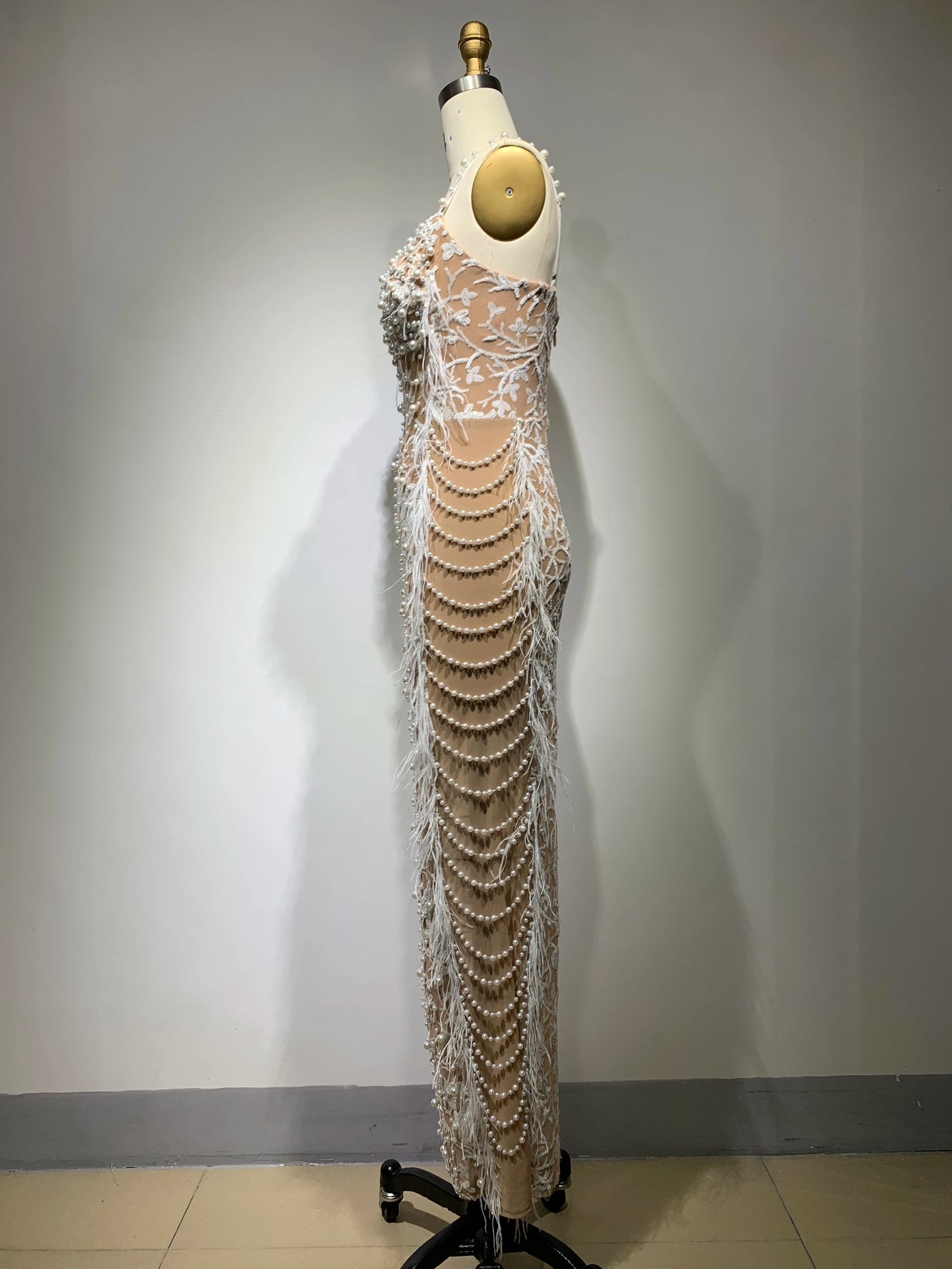 M&T Wear - Top Quality Handmake Luxury Women Sleeveless Sexy Feathers Pearl Beading Bodycon Long Dress Fashion Celebrate Red Carpet Dress
