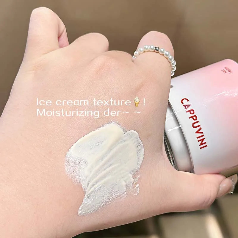 CAPPUVINI's radiant and clear natural cream with a creamy skin base creates a refreshing and smooth makeup look