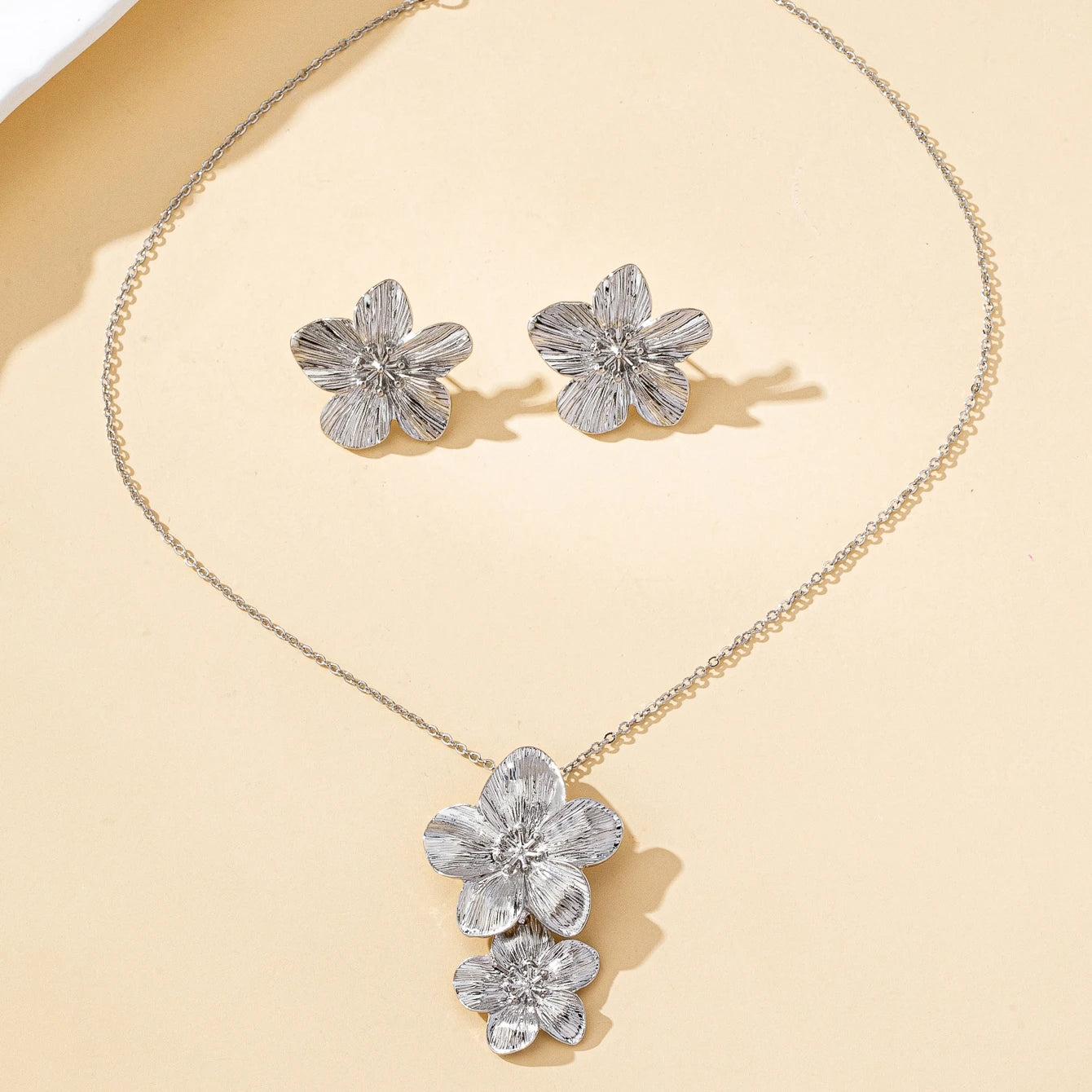 M&T Wear - Flower Women's Jewelry Set, Necklace & Earrings for Daily Wear and Gifts