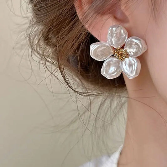 M&T Wear - Irregular White Pearl Flower Earrings