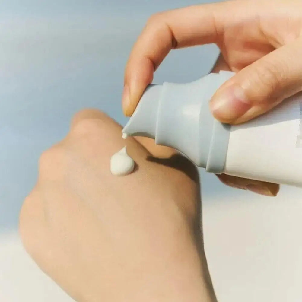 CENTELLA Instant Water-Fit Sun Serum Refreshing Moisturizing Non-Greasy Korean Sunscream Protection Product 50ml Skincare