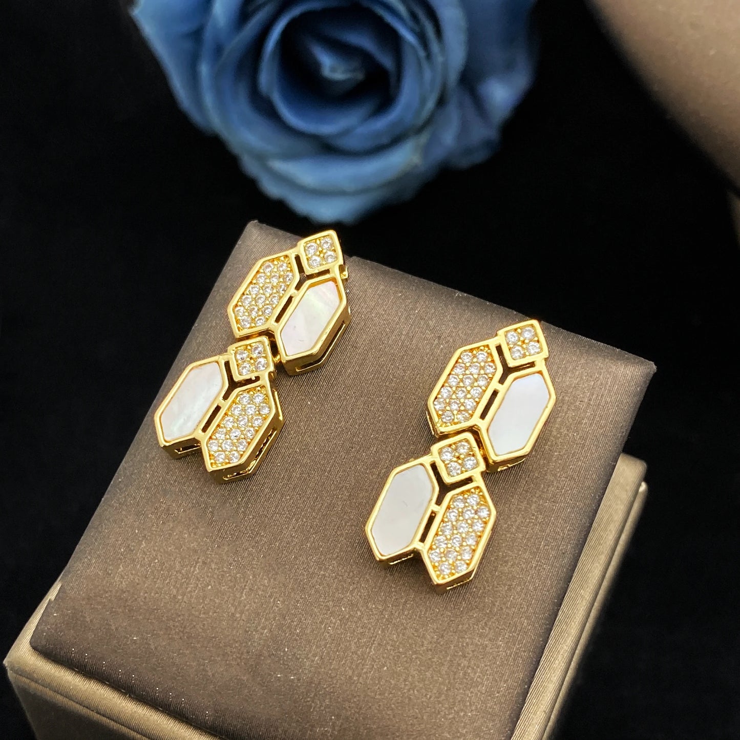 M&T Wear – 18K Plated CZ & White Shell Luxury Jewelry Set for Women